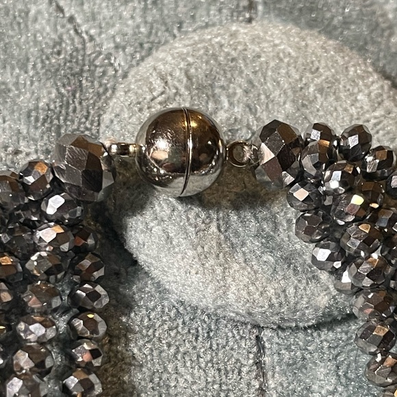 Sparkling 5 Strand Faceted Crystal Glass Beaded Bracelet with Magnetic Closure - Picture 4 of 12